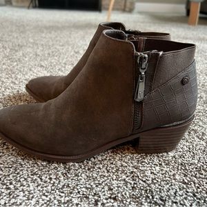 SOLD! Simply Vera Vera Wang Booties